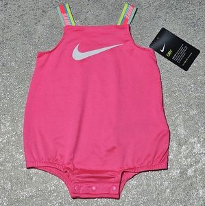 💖💖Nike Infant Girl's Hyper Pink Swimsuit Size:9M (NWT)